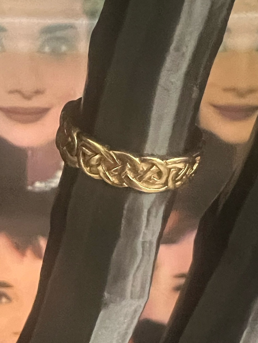 14k Gold Celtic Knot Vintage Band